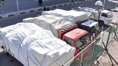 ضبط طن ونصف ملابس مهربة داخل سيارتين ببورسعيد