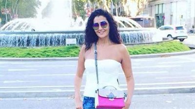 غادة عبد الرزاق بـ«الهوت شورت».. والنشطاء: «إنت معلم»