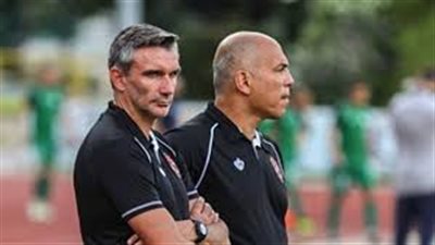 كارتيرون يعقد محاضرة فنية أخيرة للاعبين