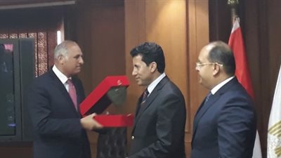 وزير الرياضة يشهد توقيع بروتوكول اتحاد كرة السرعة مع نظيره الأمريكي (صور)
