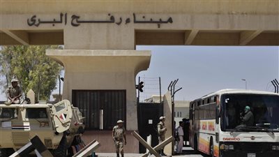 السلطات المصرية تنفي غلق معبر رفح أمام حركتي السفر والوصول