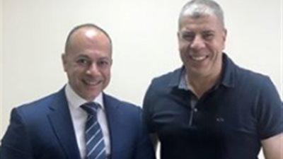 رسميا.. شوبير يوقع لـ«أون سبورت» لمدة 3 سنوات (صورة)