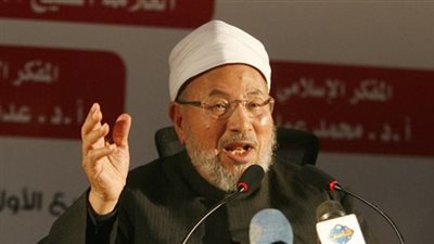 القرضاوي ينتقم من شيخ الأزهر باستقالة «أون لاين».. شيخ الإخوان: الطيب «شيخ السلطة» وكان يعمل لحساب «مبارك».. وهيئة كبار العلماء لا جدوى منها.. الأزهر «مُغتصب» ب