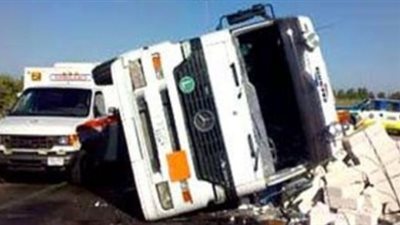 مصرع وإصابة 11 عاملًا في انقلاب سيارة شرق قناة السويس