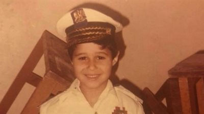 أحمد السعدني ببدلة ضابط في الطفولة في أحدث صورة