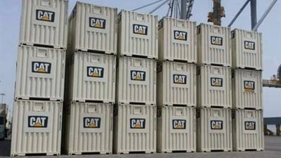 مولدات كهرباء إماراتية تصل إلى ميناء عدن