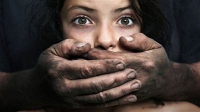 التحقيق مع عامل خطف خطيبته في أكتوبر