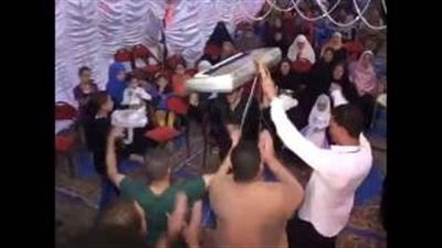 بالفيديو.. وصلة رقص لعازف أورج تشعل مواقع التواصل الاجتماعي