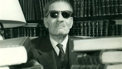 أدباء مصر يتهمون طه حسين بالتخلف والرجعية