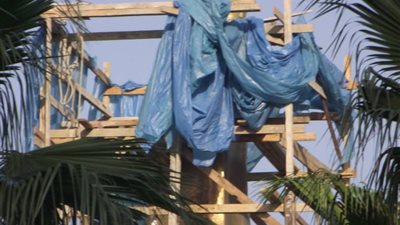 بالصور.. اللون الذهبي يعود لتمثال 