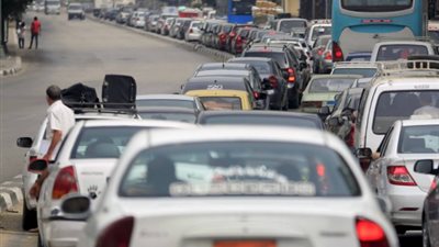 زحام مروري بمحور صلاح سالم بسبب حادث تصادم بمطلع كوبري أكتوبر