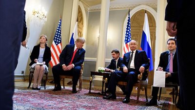 أعضاء الكونجرس يدعون مترجمة ترامب خلال لقائه ببوتين للشهادة