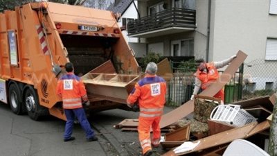 بالأرقام.. تعرف على أجور «عمال النظافة» في العالم