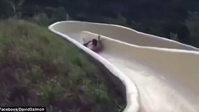 بالفيديو والصور.. لحظة سقوط شاب من أعلى «زحليقة» مائية