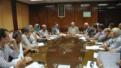 بالصور.. محافظ كفر الشيخ يبحث تطوير مزلقانات السكك الحديدية