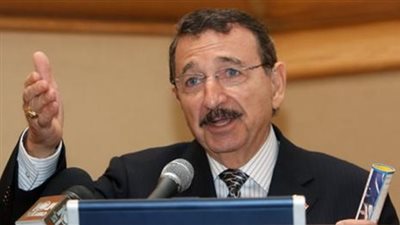 مصطفى السيد يكشف لـ«فيتو» تفاصيل علاج السرطان بجزيئات الذهب: تكلفته بسيطة مقارنة بالعلاج الكيماوي.. الليزر يرى الخلايا السرطانية فقط.. انتهيت من التجارب في الحيوانات وتطبيق العلاج على البشر 