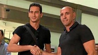 «هنريكي» يصل إسبانيا للانضمام لإشبيلية