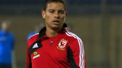 فحص طبي لمدافع الأهلي عقب عودته من تشاد