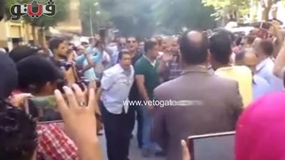 بالفيديو.. موظفو الضرائب يعلنون وفاة الحكومة