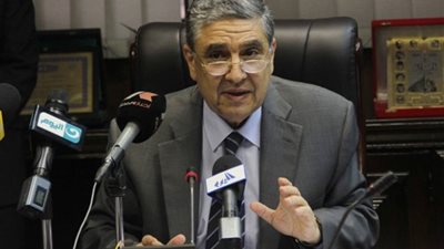 شاكر: ٦٥٠ مليون دولار تكلفة إقامة محطة كهرباء من طاقة الرياح بخليج السويس