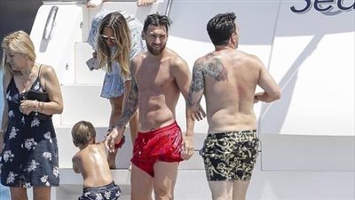 «ميسي» يقضي إجازته في يخت إيجاره 47 ألف يورو أسبوعيًا (صور)