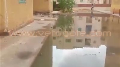 بالصور.. الصرف الصحي يغرق «الحي العاشر» في الشرقية
