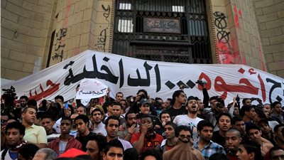 وقفة احتجاجية للمستبعدين من النيابة أمام دار القضاء