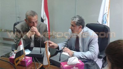 بالصور.. وزير البيئة يناقش خطة التعامل مع المخلفات فى إمبابة