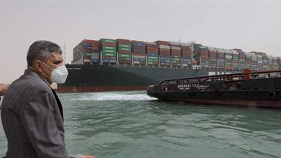 أسامة ربيع يكشف موعد وصول أكبر كراكة في الشرق الأوسط لقناة السويس