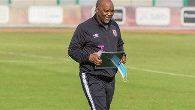 موسيماني يراجع «خطة المريخ» مع اللاعبين قبل التوجه لملعب المباراة