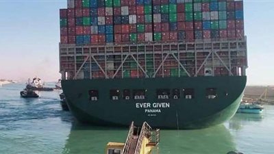 بعد الجنوح بقناة السويس.. أصحاب سفينة 