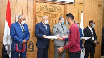 محافظ قنا : تطوير مراكز التدريب المهني للشباب و22 ورشة جديدة