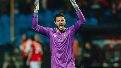 خناقه بين الشناوي ولاعبي الأهلي عقب الشوط الأول أمام المريخ