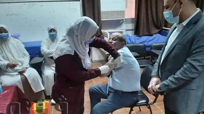 استمرار تطعيم الأطقم الطبية بمستشفيات جامعة المنوفية ضد كورونا | صور