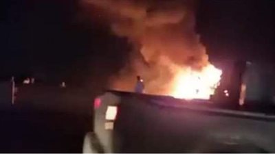 إخماد حريق في سيارة نقل بحلوان