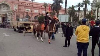 بالخيول.. بدء تجهيزات حفل نقل المومياوات الملكية | فيديو