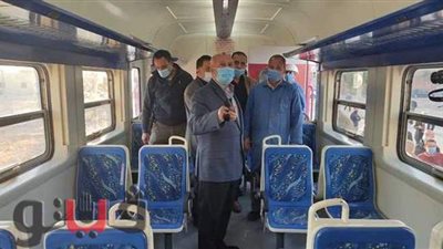 وزير النقل يزور ورش كوم أبو راضي ويطمئن على مقاعد القطارات «المميزة» | صور