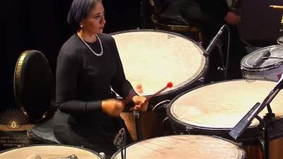 عازفة التمباني بحفل المومياوات الملكية: كنت مرعوبة.. وعزفنا بكل جوارحنا