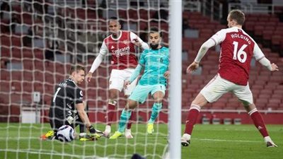 ليفربول يهزم أرسنال بثلاثية في الدوري الانجليزي.. وصلاح يسجل