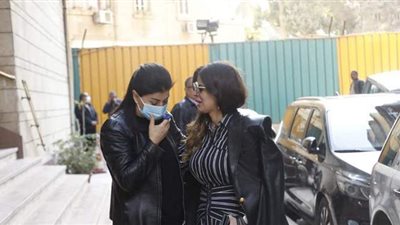جومانا مراد تتلقى العزاء في ابنتها داخل فيلتها بالزمالك (صور)