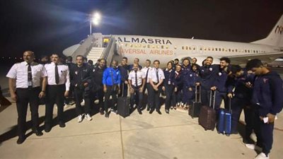 طاقم الطائرة يحتفل ببعثة الزمالك