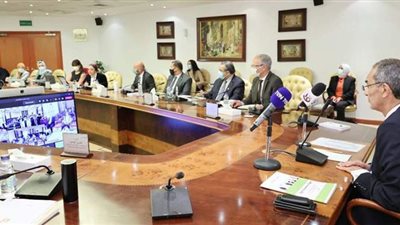 وزير الاتصالات يلتقي مجموعة من  خريجى مبادرة 