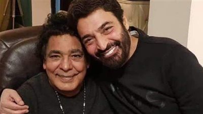 حميد الشاعري ينشر صورة برفقة الكينج محمد منير