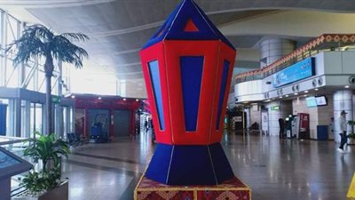 مطار القاهرة يتزين بالفوانيس احتفالا بقدوم شهر رمضان