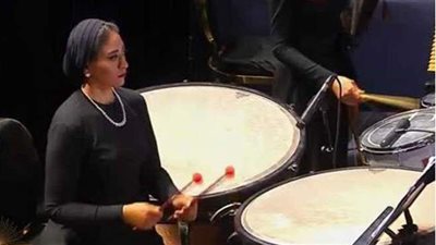 عازفة «التمباني» بحفل المومياوات الملكية: فريق الأوركسترا يستحق الأوسكار