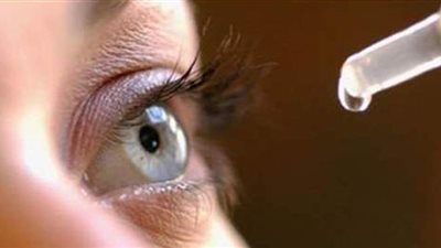 حكم قطرة العين والعدسات اللاصقة في نهار رمضان؟.. الإفتاء تجيب