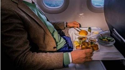 دار الإفتاء توضح كيفية إفطار المسافر في الطائرة