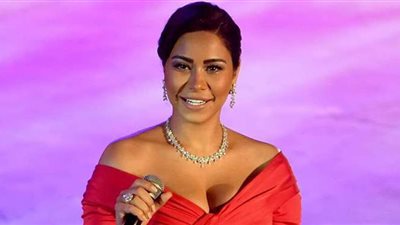 شيرين تغني تتر 