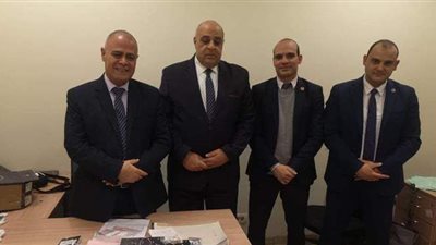 ضبط راكب عربي حاول تهريب مشغولات ذهبية مرصعة بالألماس بمطار القاهرة | صور