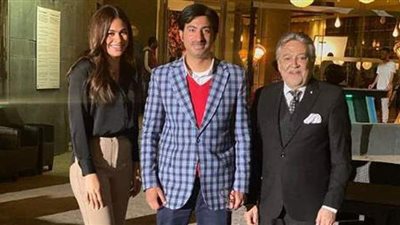 علي ربيع ينشر صورة من كواليس 